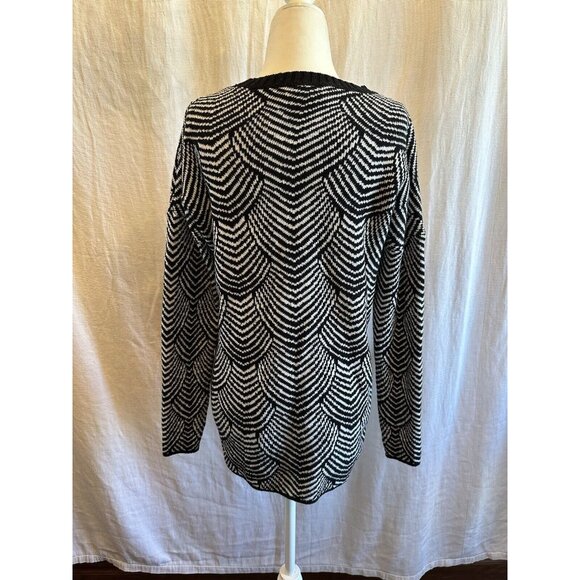 BCBGeneration Black/White Elegant Sweater Sz Small Scallop Winter Date Night - Picture 5 of 8
